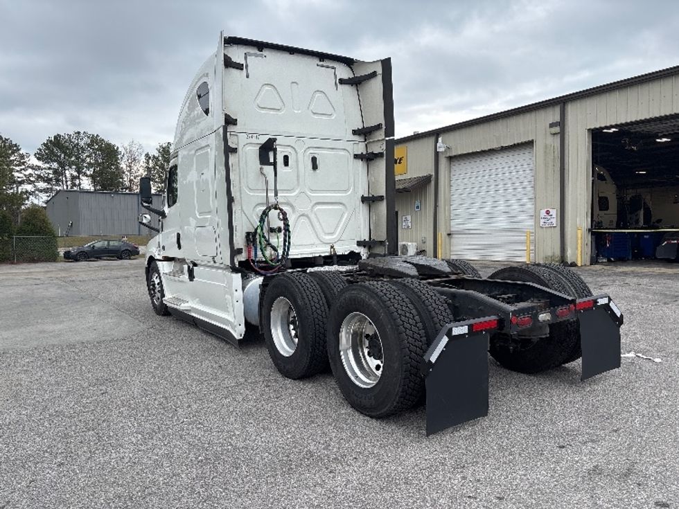 Sleeper Tractor-Heavy Duty Tractors-Freightliner-2021-T12664ST-Pell City-AL-700,278\n\t\tmiles-$ 46,250 - Image 5