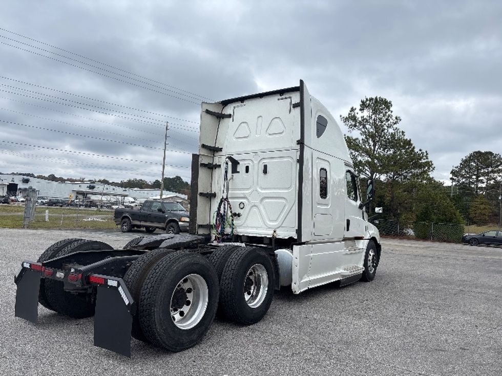 Sleeper Tractor-Heavy Duty Tractors-Freightliner-2021-T12664ST-Pell City-AL-700,278\n\t\tmiles-$ 46,250 - Image 7