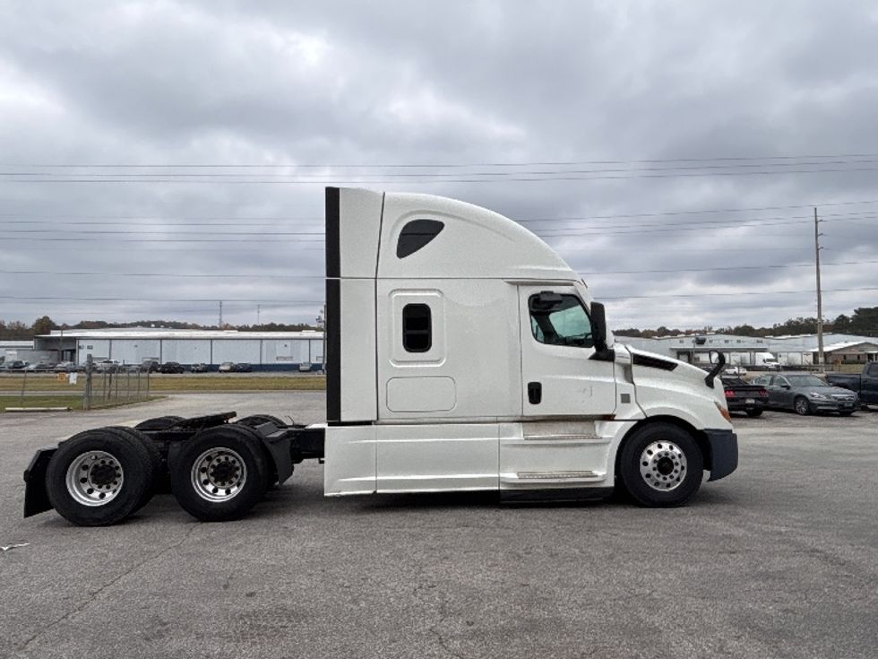 Sleeper Tractor-Heavy Duty Tractors-Freightliner-2021-T12664ST-Pell City-AL-700,278\n\t\tmiles-$ 46,250 - Image 8