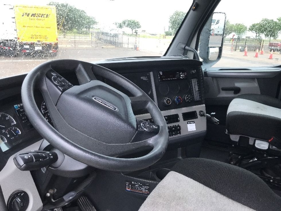 Sleeper Tractor-Heavy Duty Tractors-Freightliner-2021-T12664ST-Pennsauken-NJ-553,560\n\t\tmiles-$ 58,250 - Image 10