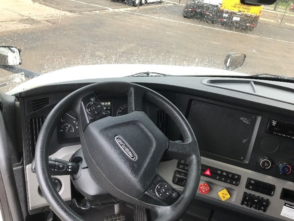Sleeper Tractor-Heavy Duty Tractors-Freightliner-2021-T12664ST-Pennsauken-NJ-553,560\n\t\tmiles-$ 58,250 - Image 11