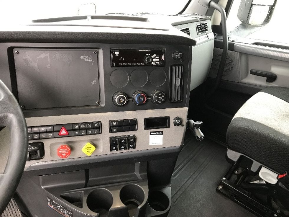 Sleeper Tractor-Heavy Duty Tractors-Freightliner-2021-T12664ST-Pennsauken-NJ-553,560\n\t\tmiles-$ 58,250 - Image 12
