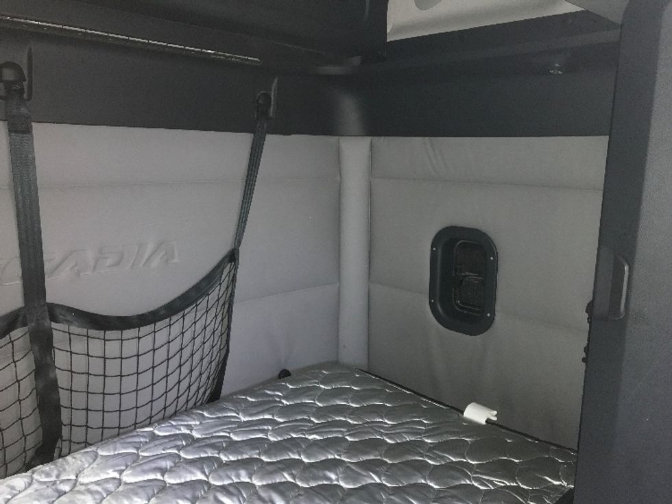 Sleeper Tractor-Heavy Duty Tractors-Freightliner-2021-T12664ST-Pennsauken-NJ-553,560\n\t\tmiles-$ 58,250 - Image 18