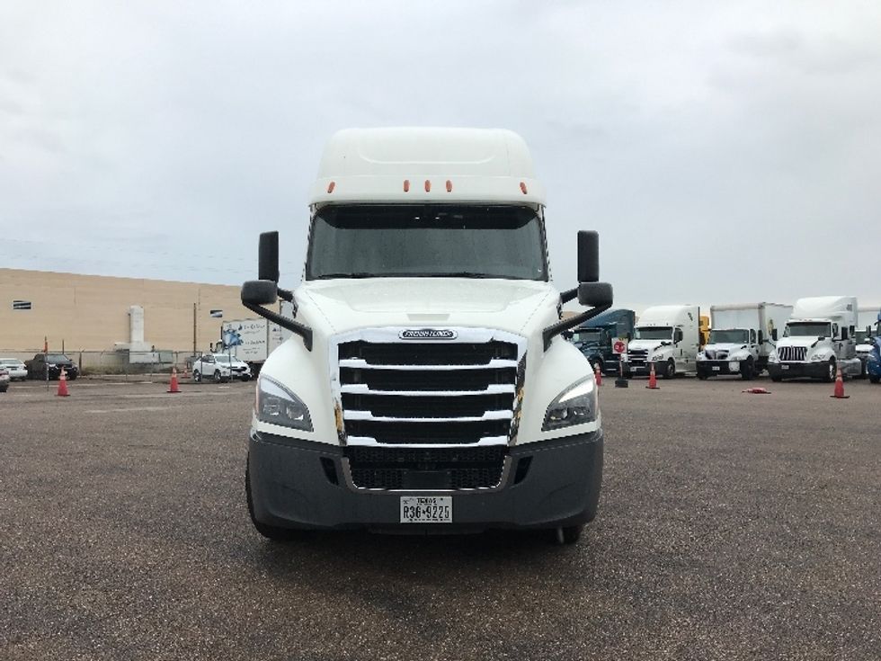 Sleeper Tractor-Heavy Duty Tractors-Freightliner-2021-T12664ST-Pennsauken-NJ-553,560\n\t\tmiles-$ 58,250 - Image 2