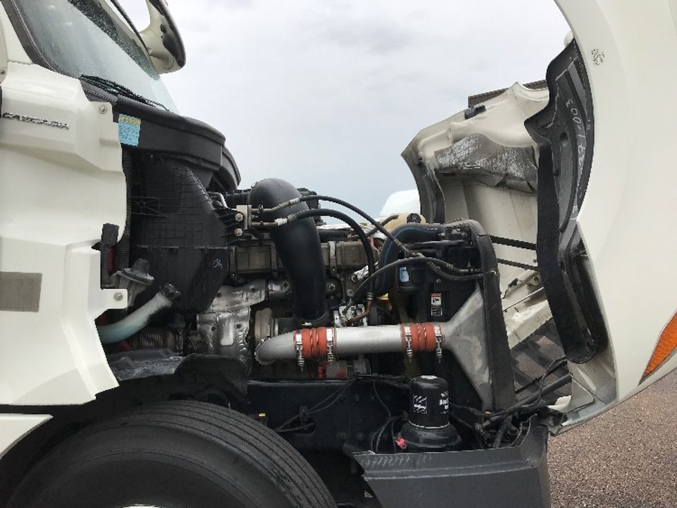 Sleeper Tractor-Heavy Duty Tractors-Freightliner-2021-T12664ST-Pennsauken-NJ-553,560\n\t\tmiles-$ 58,250 - Image 20