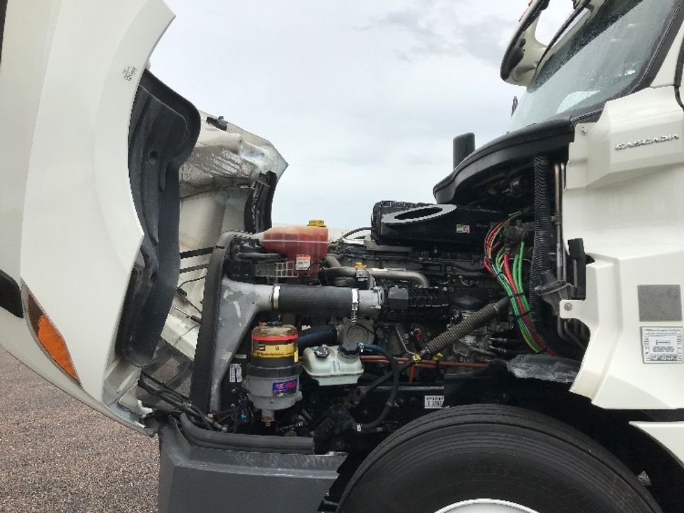 Sleeper Tractor-Heavy Duty Tractors-Freightliner-2021-T12664ST-Pennsauken-NJ-553,560\n\t\tmiles-$ 58,250 - Image 21