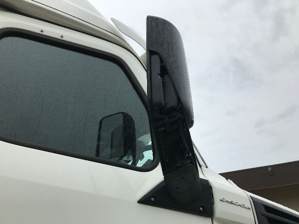 Sleeper Tractor-Heavy Duty Tractors-Freightliner-2021-T12664ST-Pennsauken-NJ-553,560\n\t\tmiles-$ 58,250 - Image 22