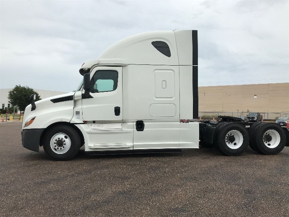 Sleeper Tractor-Heavy Duty Tractors-Freightliner-2021-T12664ST-Pennsauken-NJ-553,560\n\t\tmiles-$ 58,250 - Image 4