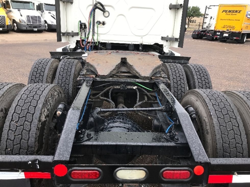 Sleeper Tractor-Heavy Duty Tractors-Freightliner-2021-T12664ST-Pennsauken-NJ-553,560\n\t\tmiles-$ 58,250 - Image 6