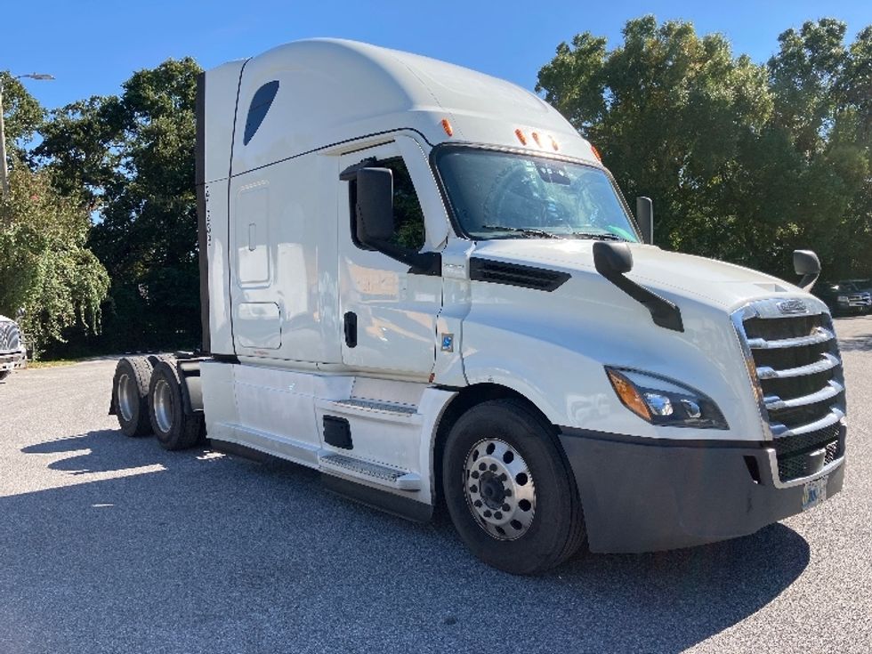 Sleeper Tractor-Heavy Duty Tractors-Freightliner-2021-T12664ST-Pensacola-FL-373,052\n\t\tmiles-$ 76,750 - Image 1
