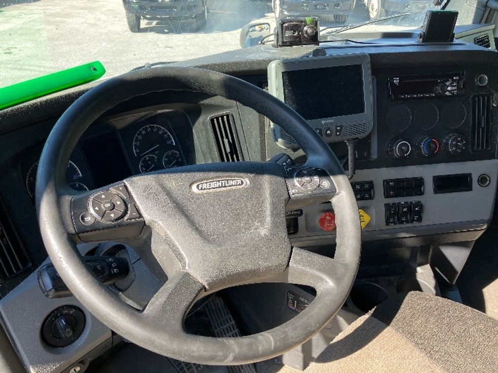 Sleeper Tractor-Heavy Duty Tractors-Freightliner-2021-T12664ST-Pensacola-FL-373,052\n\t\tmiles-$ 76,750 - Image 11