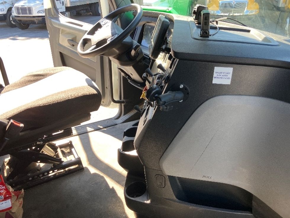 Sleeper Tractor-Heavy Duty Tractors-Freightliner-2021-T12664ST-Pensacola-FL-373,052\n\t\tmiles-$ 76,750 - Image 15