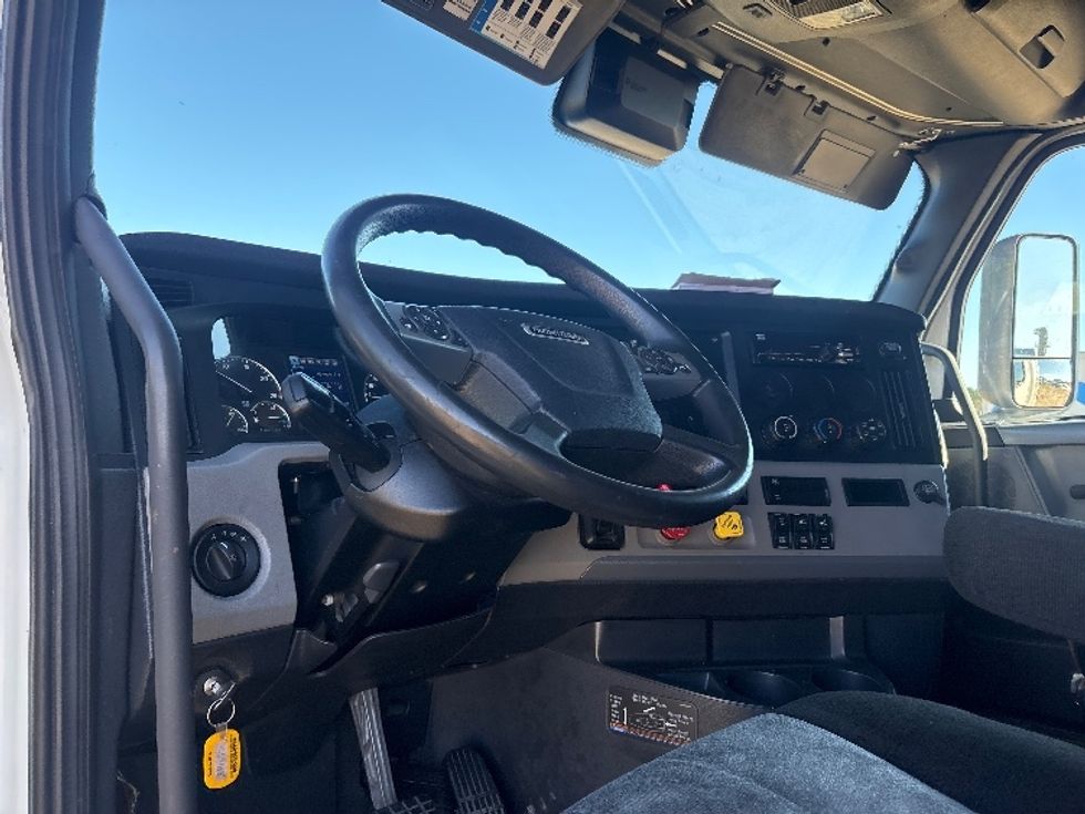 Sleeper Tractor-Heavy Duty Tractors-Freightliner-2021-T12664ST-Pensacola-FL-447,174\n\t\tmiles-$ 68,750 - Image 10