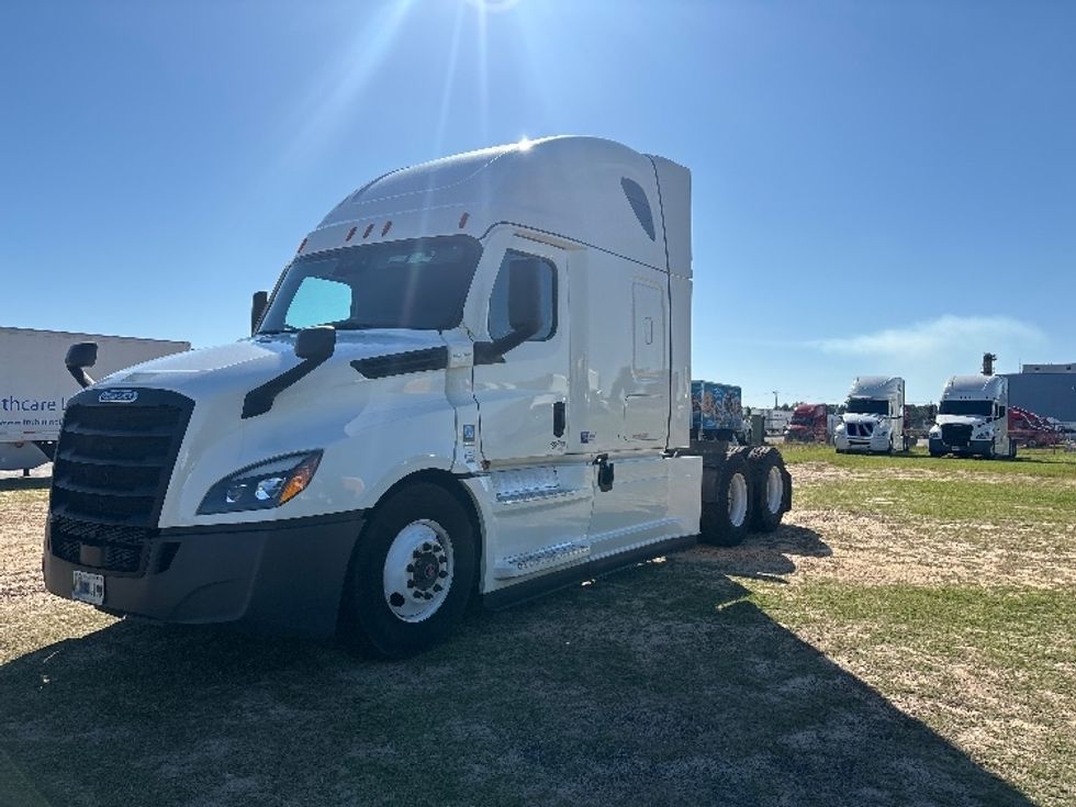 Sleeper Tractor-Heavy Duty Tractors-Freightliner-2021-T12664ST-Pensacola-FL-447,174\n\t\tmiles-$ 68,750 - Image 3