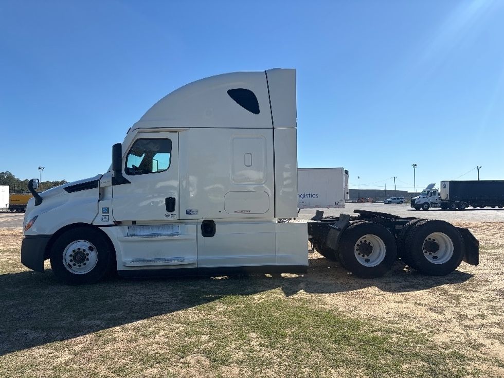 Sleeper Tractor-Heavy Duty Tractors-Freightliner-2021-T12664ST-Pensacola-FL-447,174\n\t\tmiles-$ 68,750 - Image 4