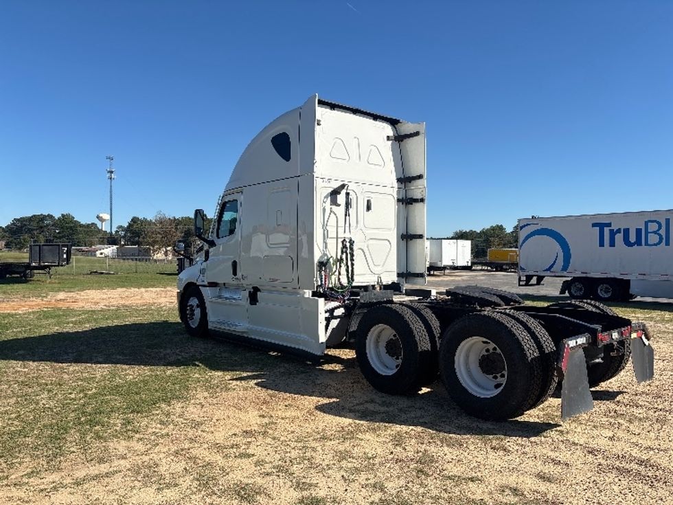 Sleeper Tractor-Heavy Duty Tractors-Freightliner-2021-T12664ST-Pensacola-FL-447,174\n\t\tmiles-$ 68,750 - Image 5