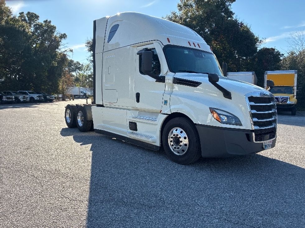 Sleeper Tractor-Heavy Duty Tractors-Freightliner-2021-T12664ST-Pensacola-FL-466,001\n\t\tmiles-$ 67,750 - Image 1