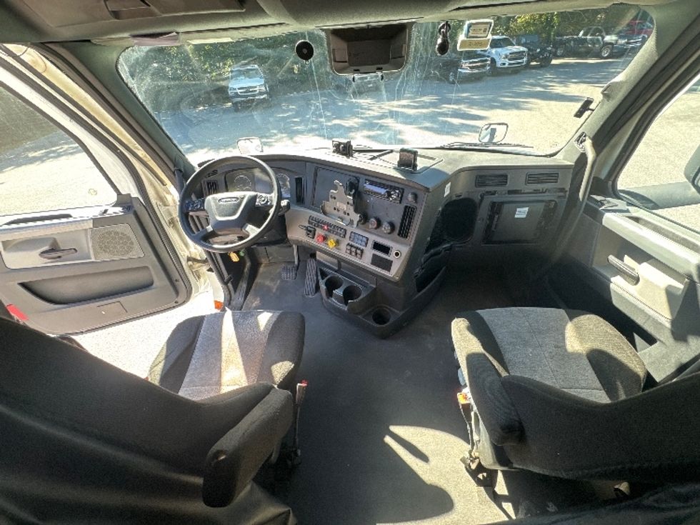 Sleeper Tractor-Heavy Duty Tractors-Freightliner-2021-T12664ST-Pensacola-FL-466,001\n\t\tmiles-$ 67,750 - Image 12
