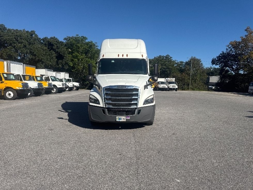 Sleeper Tractor-Heavy Duty Tractors-Freightliner-2021-T12664ST-Pensacola-FL-466,001\n\t\tmiles-$ 67,750 - Image 2