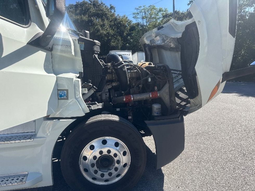 Sleeper Tractor-Heavy Duty Tractors-Freightliner-2021-T12664ST-Pensacola-FL-466,001\n\t\tmiles-$ 67,750 - Image 20