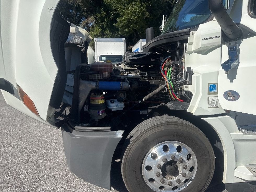 Sleeper Tractor-Heavy Duty Tractors-Freightliner-2021-T12664ST-Pensacola-FL-466,001\n\t\tmiles-$ 67,750 - Image 21