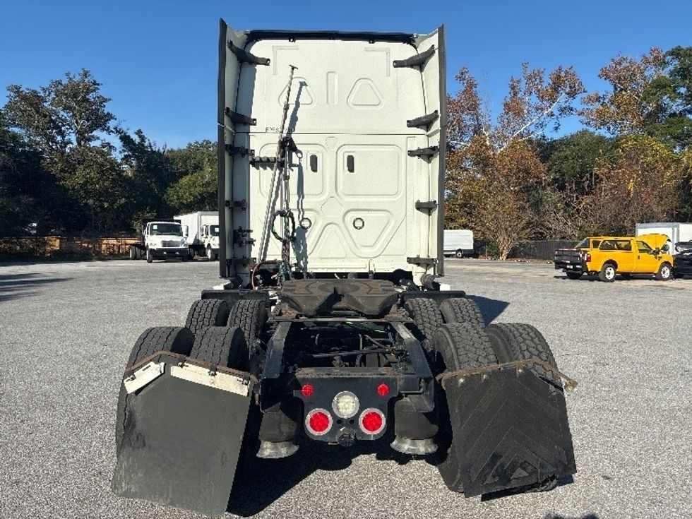 Sleeper Tractor-Heavy Duty Tractors-Freightliner-2021-T12664ST-Pensacola-FL-466,001\n\t\tmiles-$ 67,750 - Image 6