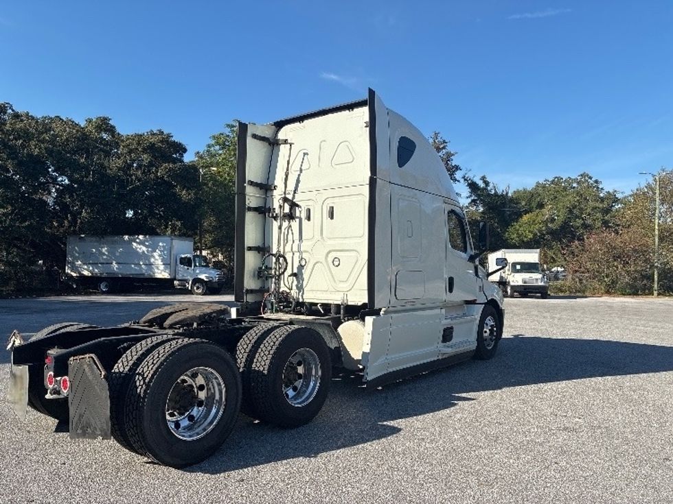Sleeper Tractor-Heavy Duty Tractors-Freightliner-2021-T12664ST-Pensacola-FL-466,001\n\t\tmiles-$ 67,750 - Image 7