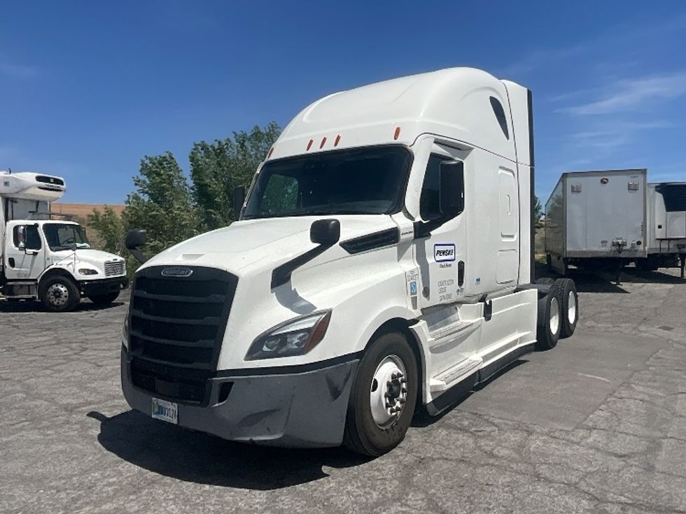 2021 Freightliner Cascadia 126" Sleeper Cab photo 3