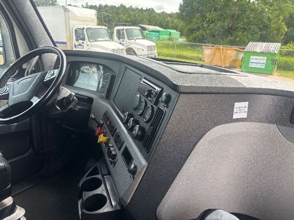 Sleeper Tractor-Heavy Duty Tractors-Freightliner-2021-T12664ST-Pensacola-FL-723,248\n\t\tmiles-$ 49,000 - Image 15