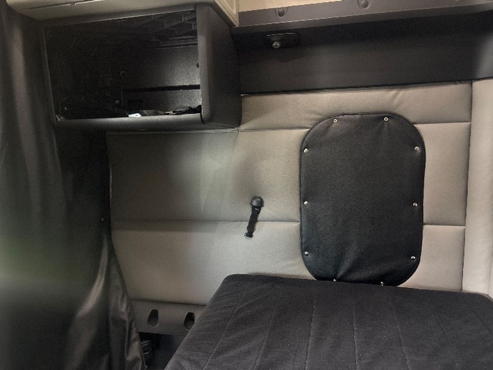 Sleeper Tractor-Heavy Duty Tractors-Freightliner-2021-T12664ST-Pensacola-FL-723,248\n\t\tmiles-$ 49,000 - Image 19
