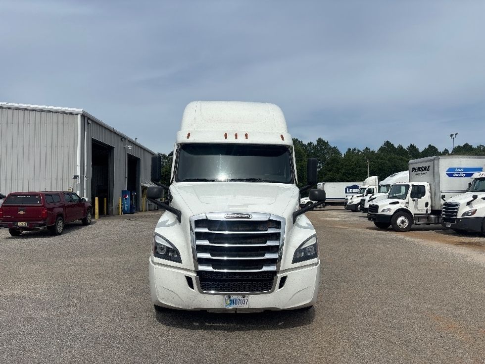 Sleeper Tractor-Heavy Duty Tractors-Freightliner-2021-T12664ST-Pensacola-FL-723,248\n\t\tmiles-$ 49,000 - Image 2