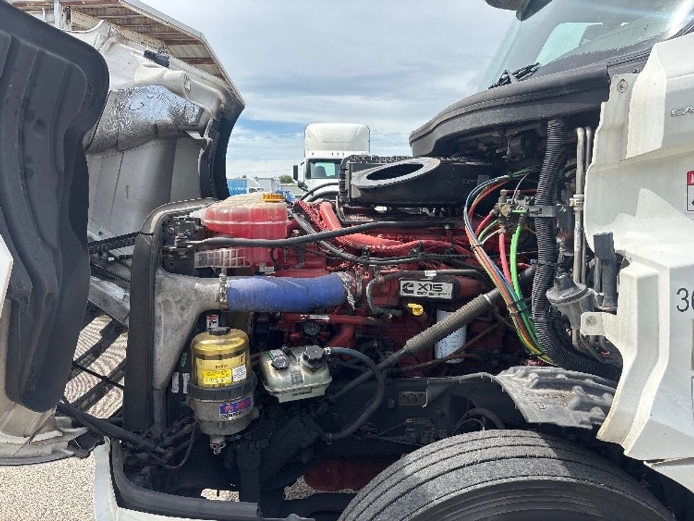 Sleeper Tractor-Heavy Duty Tractors-Freightliner-2021-T12664ST-Pensacola-FL-723,248\n\t\tmiles-$ 49,000 - Image 21
