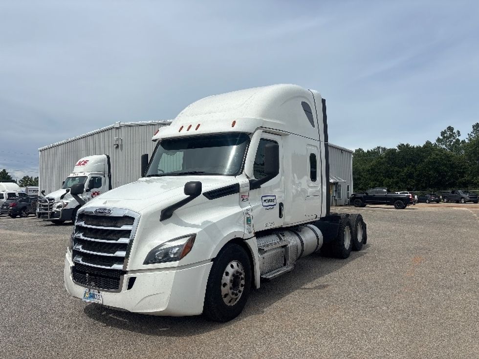 Sleeper Tractor-Heavy Duty Tractors-Freightliner-2021-T12664ST-Pensacola-FL-723,248\n\t\tmiles-$ 49,000 - Image 3