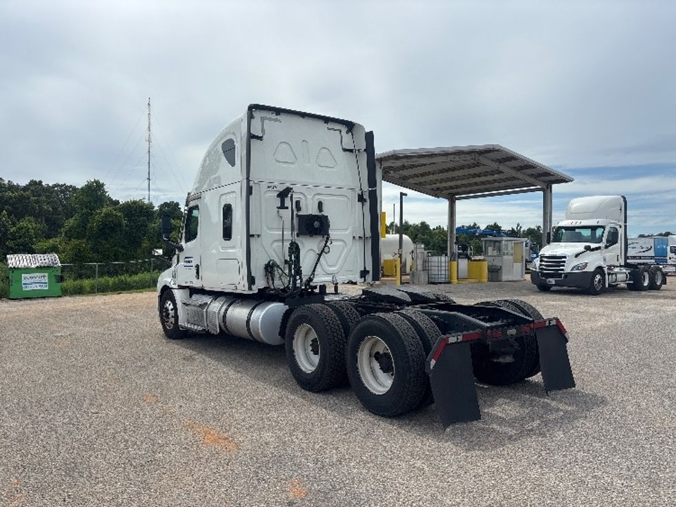 Sleeper Tractor-Heavy Duty Tractors-Freightliner-2021-T12664ST-Pensacola-FL-723,248\n\t\tmiles-$ 49,000 - Image 5