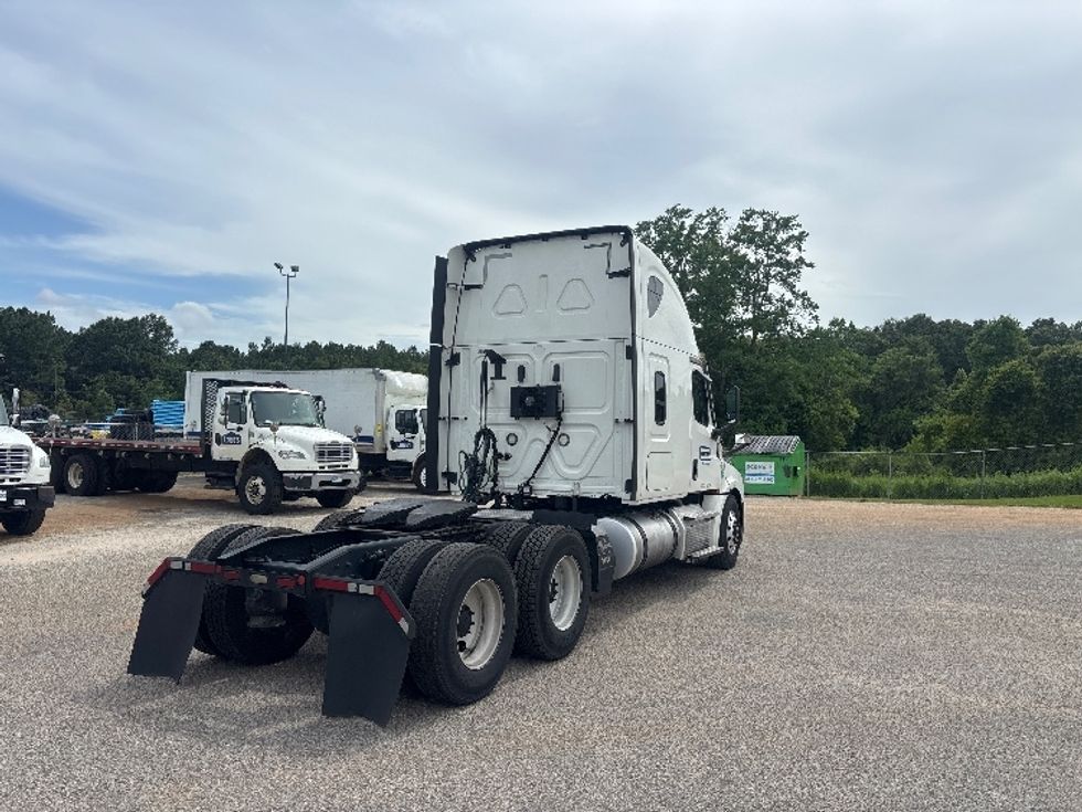 Sleeper Tractor-Heavy Duty Tractors-Freightliner-2021-T12664ST-Pensacola-FL-723,248\n\t\tmiles-$ 49,000 - Image 7