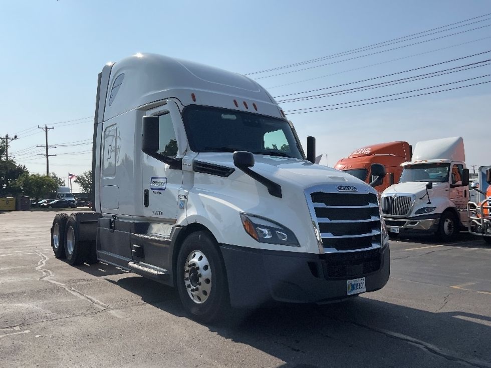 Sleeper Tractor-Heavy Duty Tractors-Freightliner-2021-T12664ST-Perrysburg-OH-474,071\n\t\tmiles-$ 66,500 - Image 1