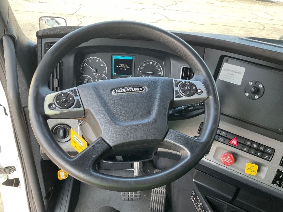 Sleeper Tractor-Heavy Duty Tractors-Freightliner-2021-T12664ST-Perrysburg-OH-474,071\n\t\tmiles-$ 66,500 - Image 10