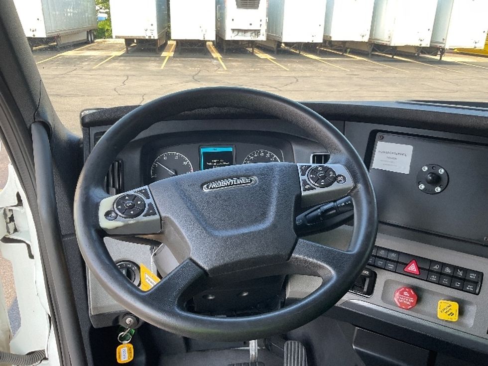 Sleeper Tractor-Heavy Duty Tractors-Freightliner-2021-T12664ST-Perrysburg-OH-474,071\n\t\tmiles-$ 66,500 - Image 11