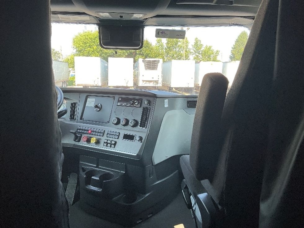 Sleeper Tractor-Heavy Duty Tractors-Freightliner-2021-T12664ST-Perrysburg-OH-474,071\n\t\tmiles-$ 66,500 - Image 12