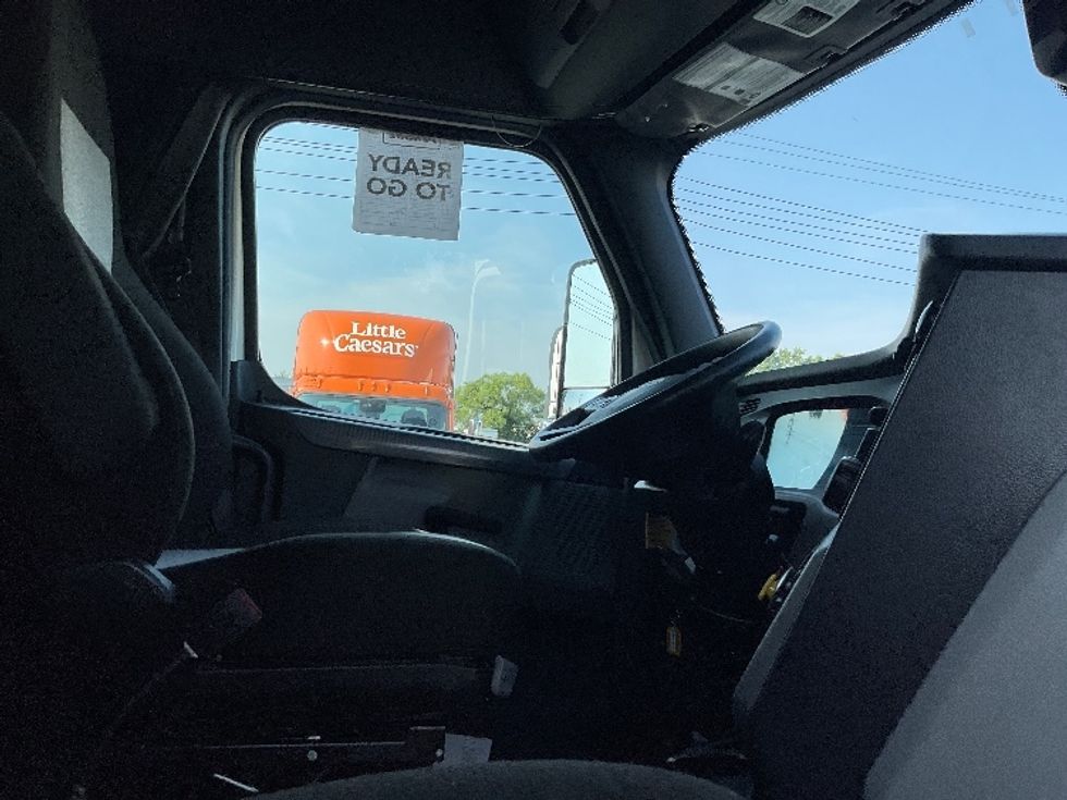 Sleeper Tractor-Heavy Duty Tractors-Freightliner-2021-T12664ST-Perrysburg-OH-474,071\n\t\tmiles-$ 66,500 - Image 15