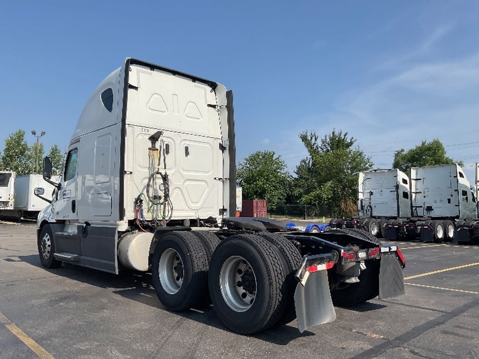 Sleeper Tractor-Heavy Duty Tractors-Freightliner-2021-T12664ST-Perrysburg-OH-474,071\n\t\tmiles-$ 66,500 - Image 5