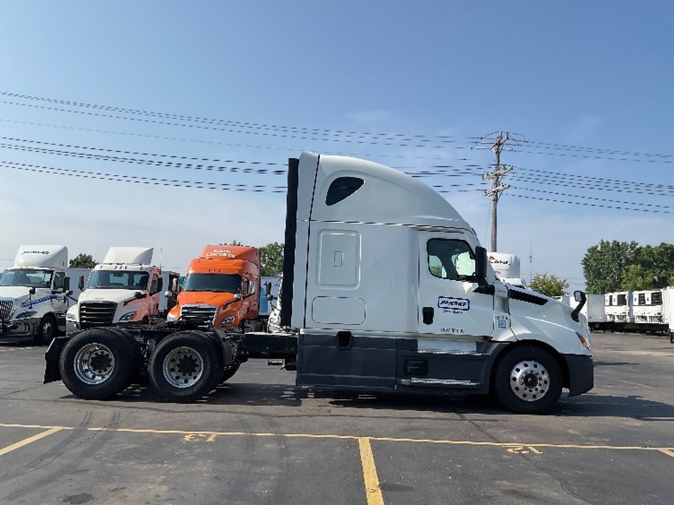 Sleeper Tractor-Heavy Duty Tractors-Freightliner-2021-T12664ST-Perrysburg-OH-474,071\n\t\tmiles-$ 66,500 - Image 8