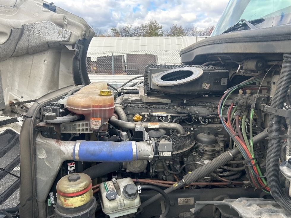 Sleeper Tractor-Heavy Duty Tractors-Freightliner-2021-T12664ST-Philadelphia-PA-548,262\n\t\tmiles-$ 58,000 - Image 21