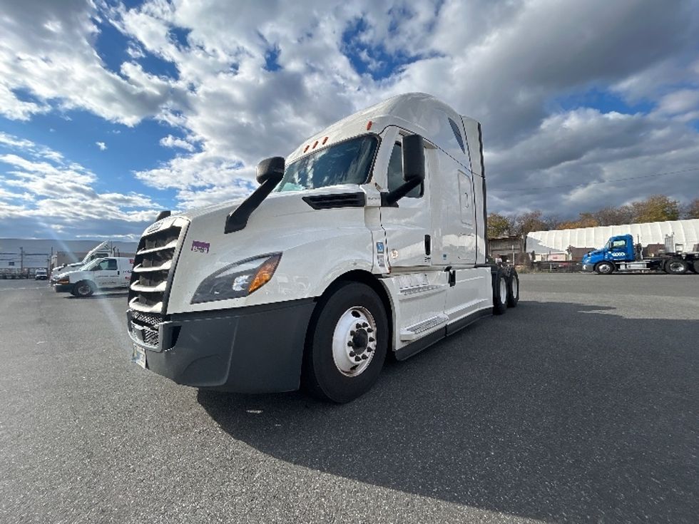 Sleeper Tractor-Heavy Duty Tractors-Freightliner-2021-T12664ST-Philadelphia-PA-548,262\n\t\tmiles-$ 58,000 - Image 24