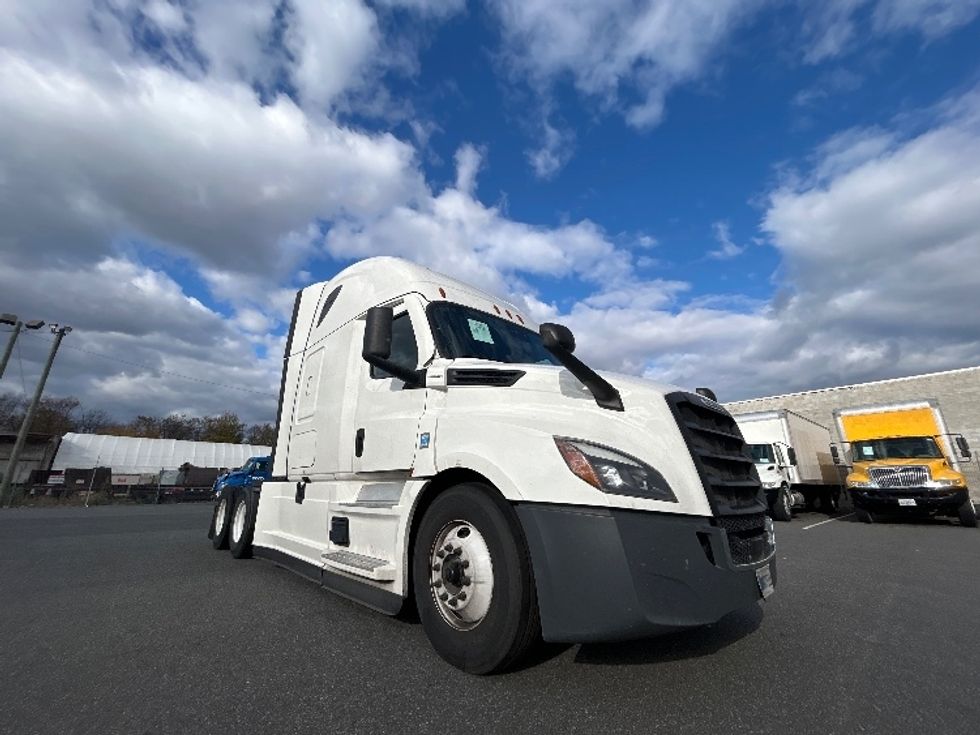Sleeper Tractor-Heavy Duty Tractors-Freightliner-2021-T12664ST-Philadelphia-PA-548,262\n\t\tmiles-$ 58,000 - Image 25
