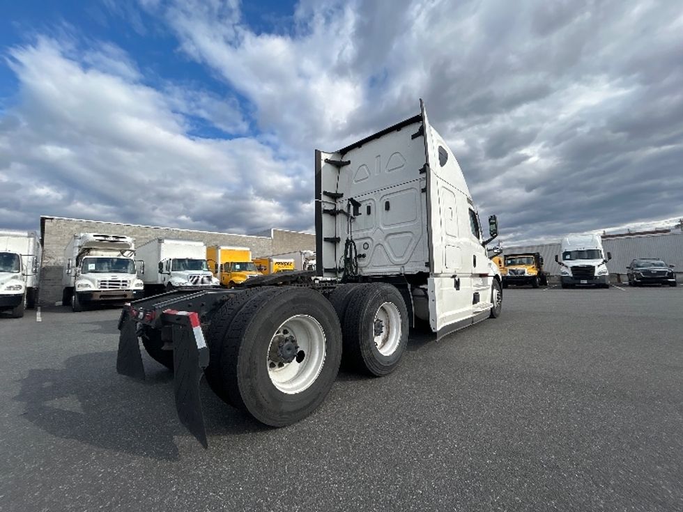 Sleeper Tractor-Heavy Duty Tractors-Freightliner-2021-T12664ST-Philadelphia-PA-548,262\n\t\tmiles-$ 58,000 - Image 26