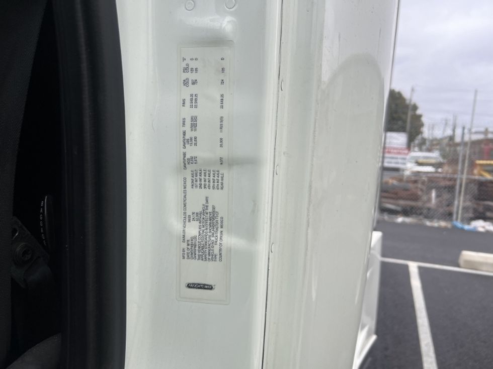 Sleeper Tractor-Heavy Duty Tractors-Freightliner-2021-T12664ST-Philadelphia-PA-548,262\n\t\tmiles-$ 58,000 - Image 28