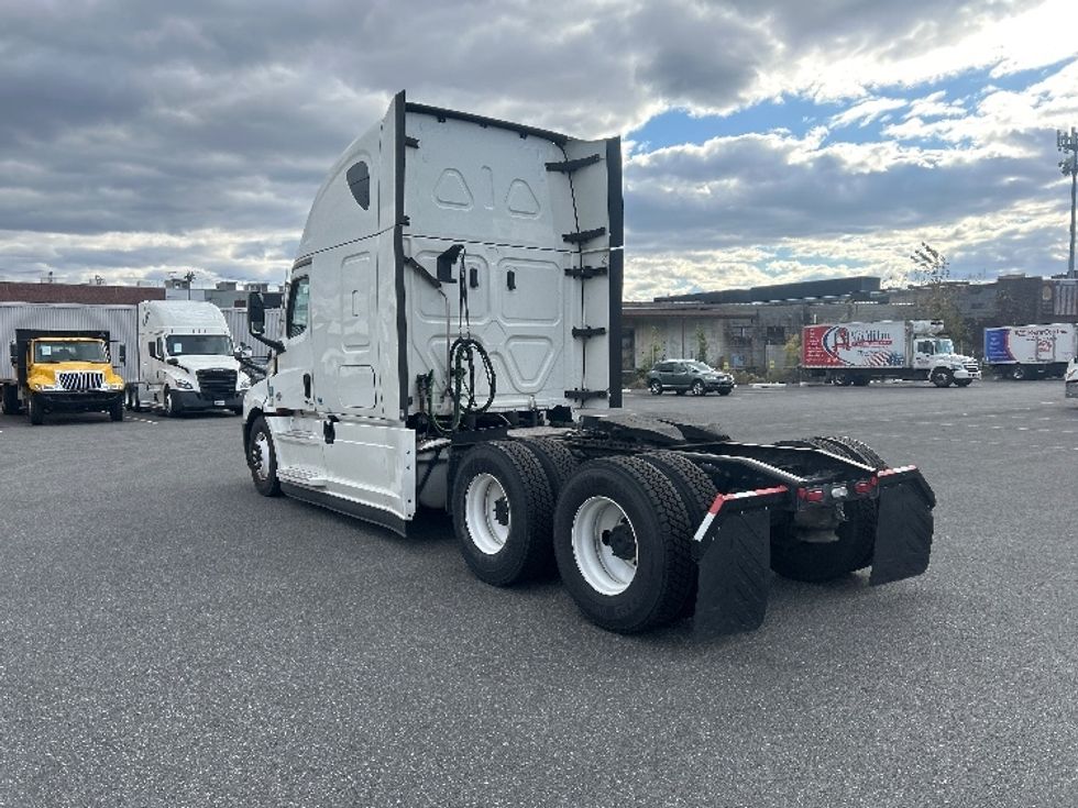 Sleeper Tractor-Heavy Duty Tractors-Freightliner-2021-T12664ST-Philadelphia-PA-548,262\n\t\tmiles-$ 58,000 - Image 5