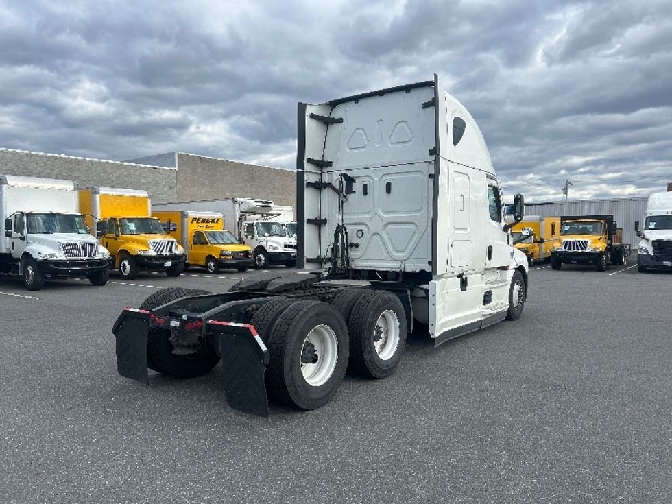 Sleeper Tractor-Heavy Duty Tractors-Freightliner-2021-T12664ST-Philadelphia-PA-548,262\n\t\tmiles-$ 58,000 - Image 7