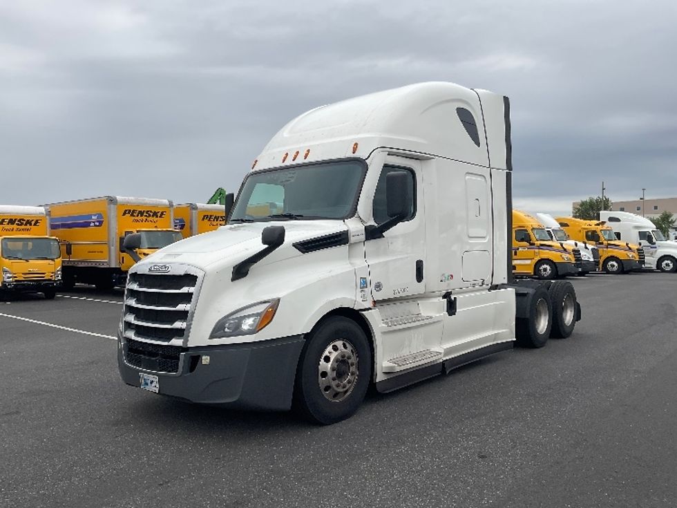 2021 Freightliner Cascadia 126" Sleeper Cab photo 3